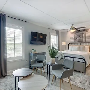  Apartment Broughton Deco Carriage United States
